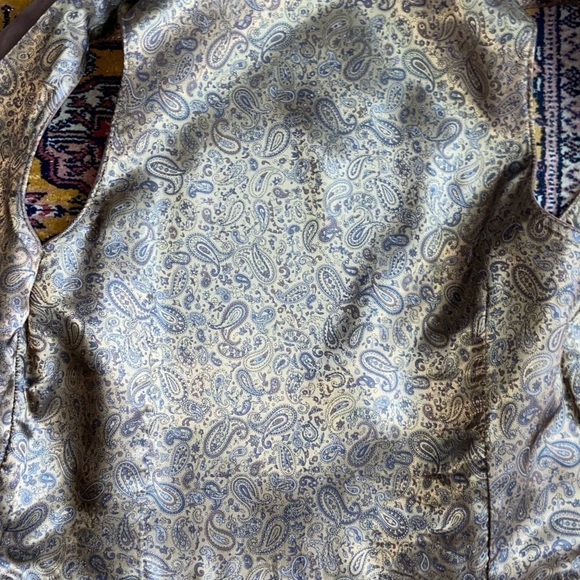 Suede vest from France beautifully lined. Pockets Chocolate brown 4 buttons - Picture 8 of 10